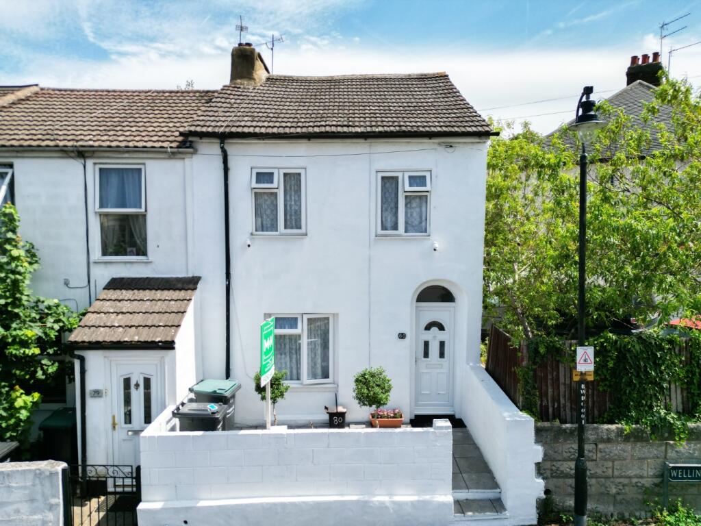 2 bed End of Terrace for rent in Gravesend. From M & M Estate & Letting Agents - Gravesend