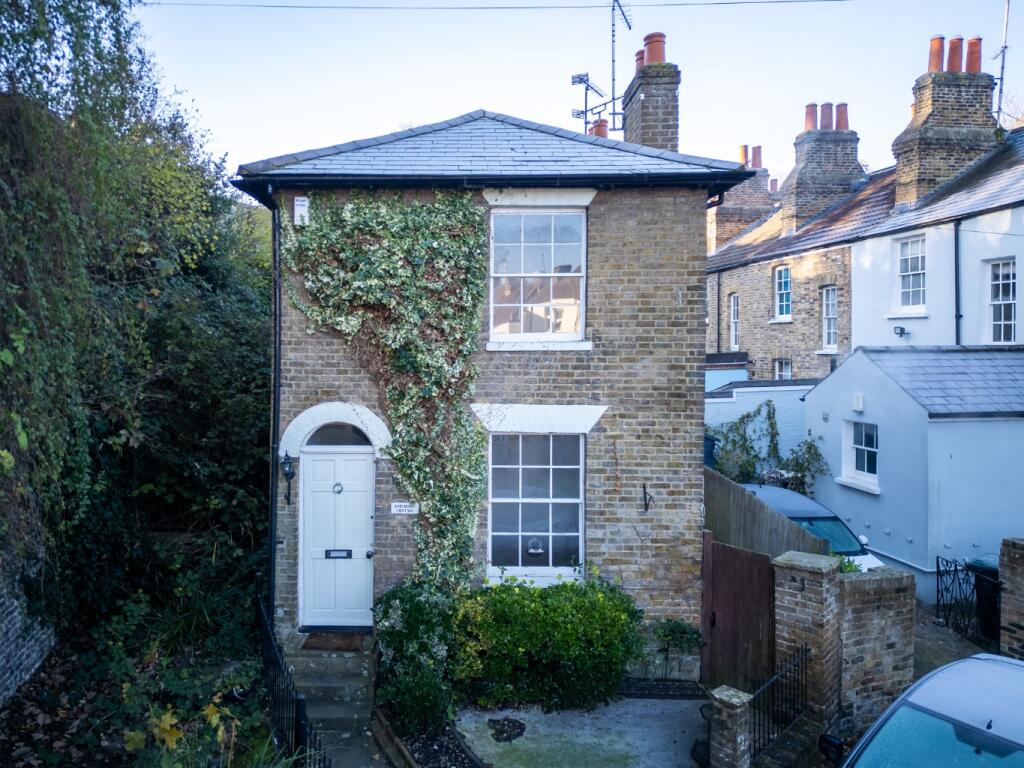 2 bed Cottage for rent in Gravesend. From M & M Estate & Letting Agents - Gravesend 2 bed Cottage for rent in Gravesend. From M & M Estate & Letting Agents - Gravesend
