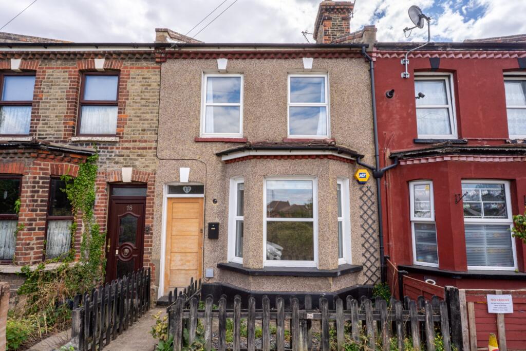 3 bed Mid Terraced House for rent in Swanscombe. From M & M Estate & Letting Agents - Gravesend 3 bed Mid Terraced House for rent in Swanscombe. From M & M Estate & Letting Agents - Gravesend