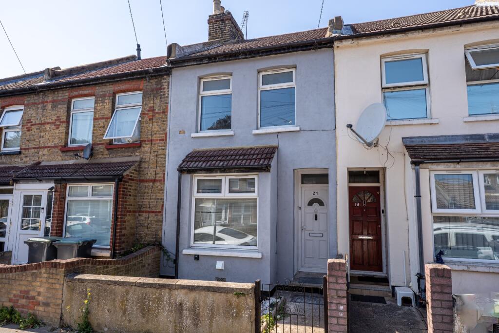 3 bed Mid Terraced House for rent in Northfleet. From M & M Estate & Letting Agents - Gravesend