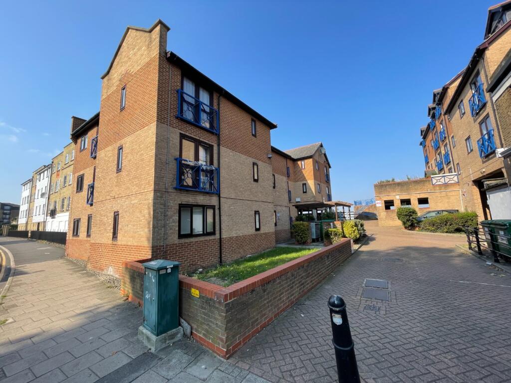 4 bed Studio for rent in Northfleet. From M & M Estate & Letting Agents - Gravesend