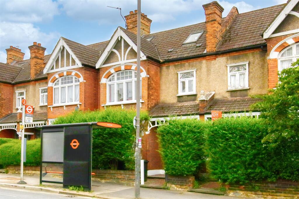 3 bed Annexe for rent in Wimbledon. From Maalems