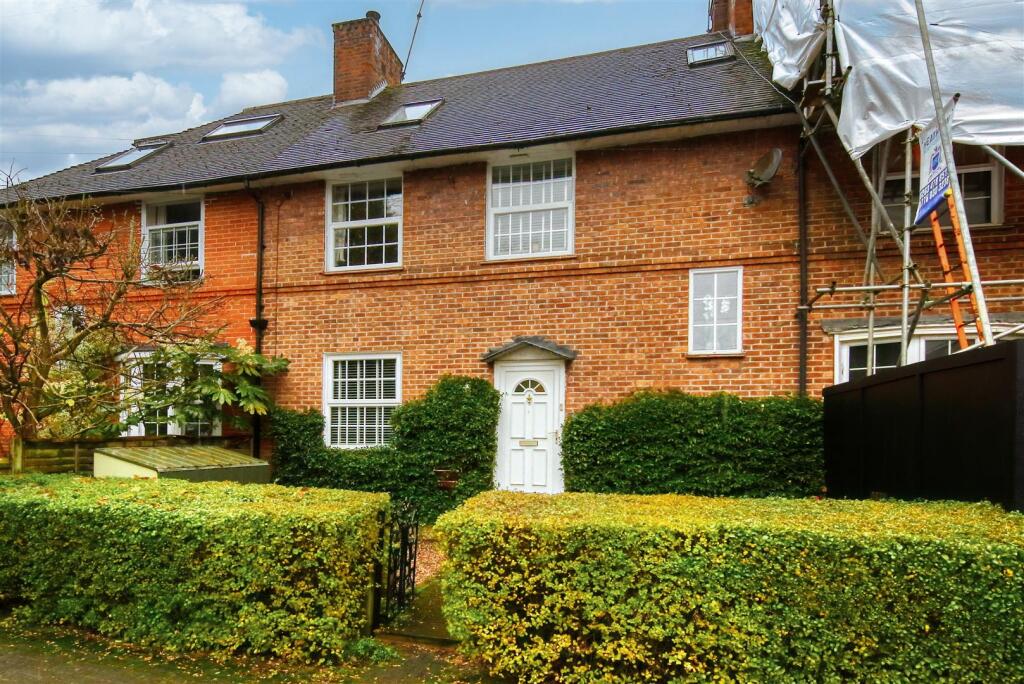 4 bed Mid Terraced House for rent in London. From Maalems 4 bed Mid Terraced House for rent in London. From Maalems