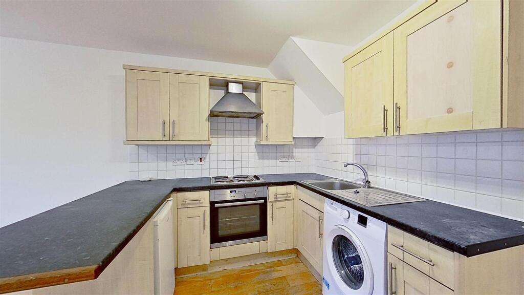 1 bed 1st Floor Flat for rent in Stoneleigh. From Maalems 1 bed 1st Floor Flat for rent in Stoneleigh. From Maalems