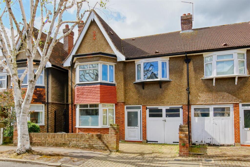 4 bed Semi Detached for rent in Wandsworth. From Maalems