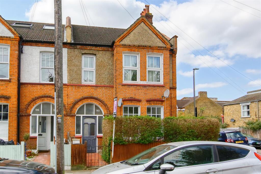 2 bed 1st Floor Flat for rent in Wandsworth. From Maalems