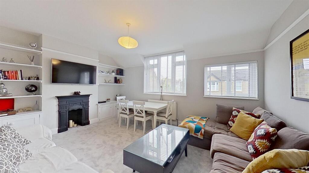3 bed 1st Floor Flat for rent in London. From Maalems