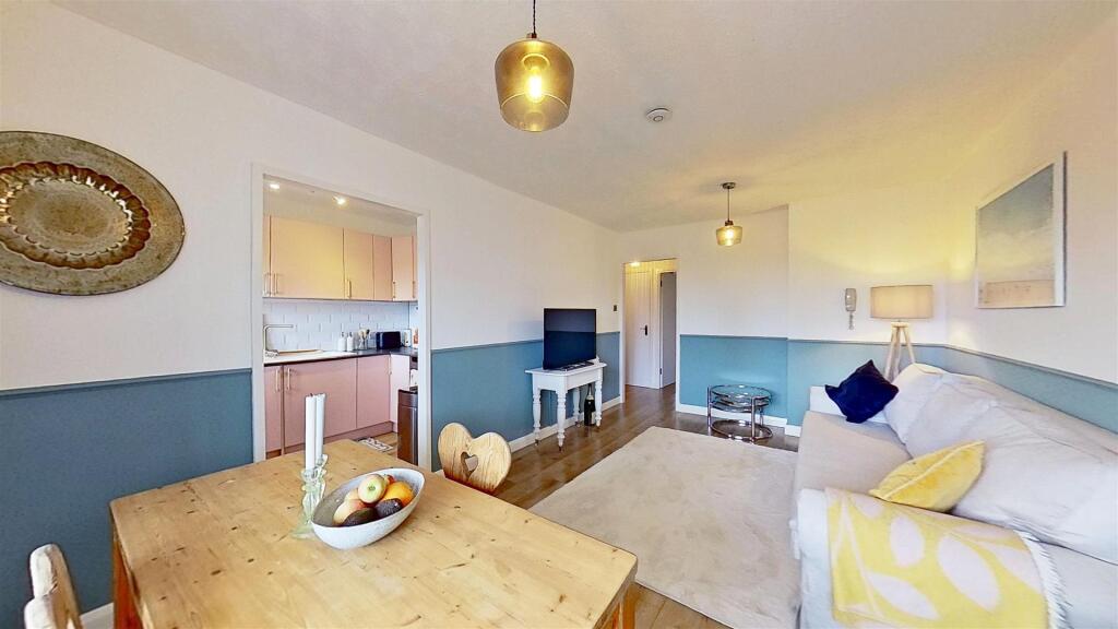 1 bed 1st Floor Flat for rent in London. From Maalems