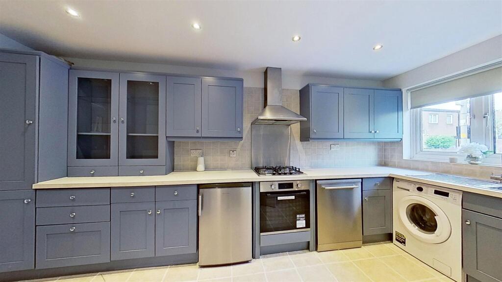 3 bed Semi Detached for rent in Battersea. From Maalems