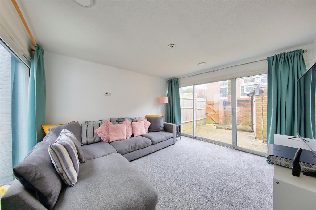 3 bed Mid Terraced House for rent in Wimbledon. From Maalems