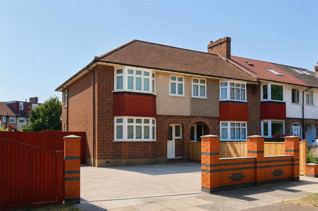3 bed End of Terrace for rent in Wimbledon. From Maalems