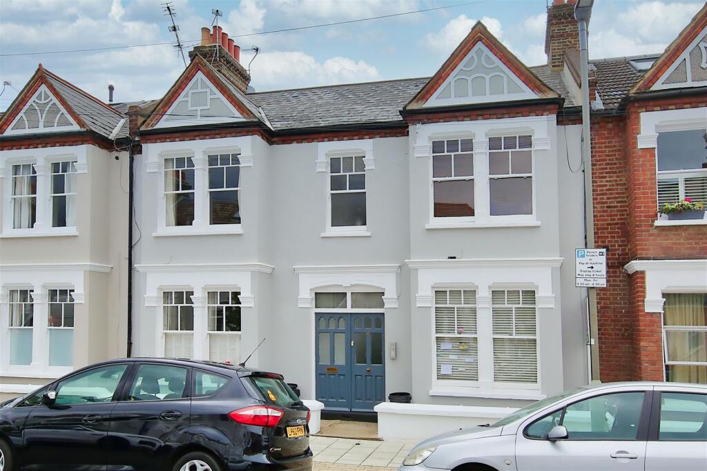 2 bed 1st Floor Flat for rent in Wandsworth. From Maalems