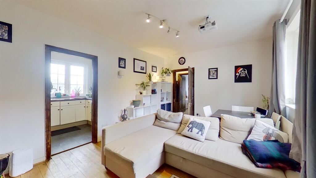 2 bed 1st Floor Flat for rent in Wandsworth. From Maalems
