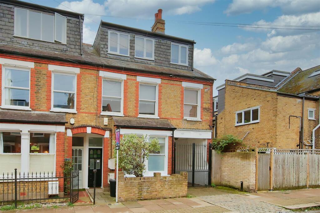 2 bed 1st Floor Flat for rent in Wandsworth. From Maalems 2 bed 1st Floor Flat for rent in Wandsworth. From Maalems