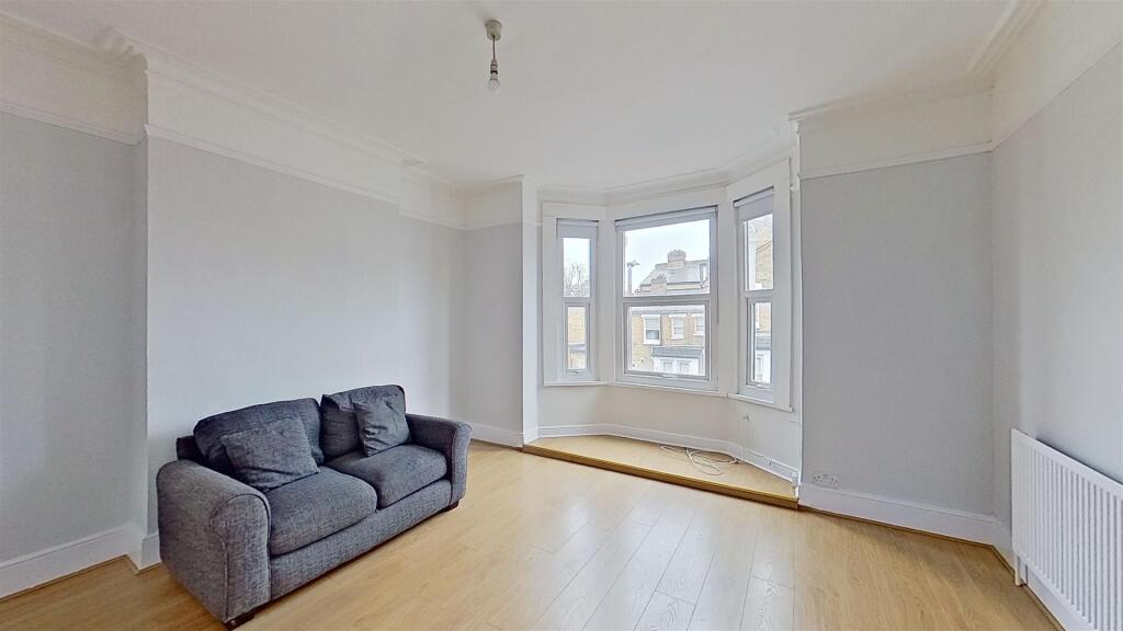 2 bed 1st Floor Flat for rent in Wandsworth. From Maalems