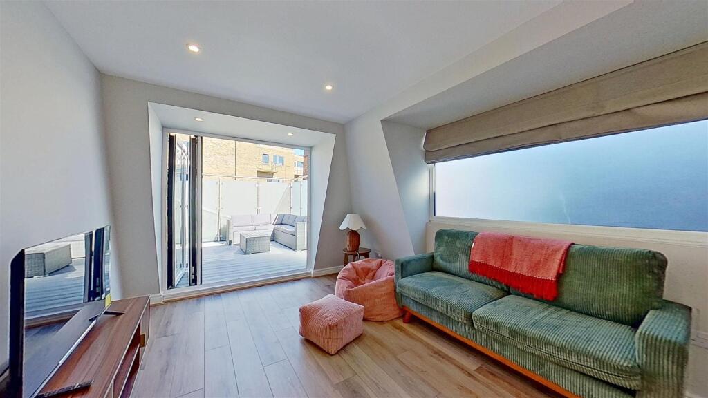 4 bed Annexe for rent in London. From Maalems