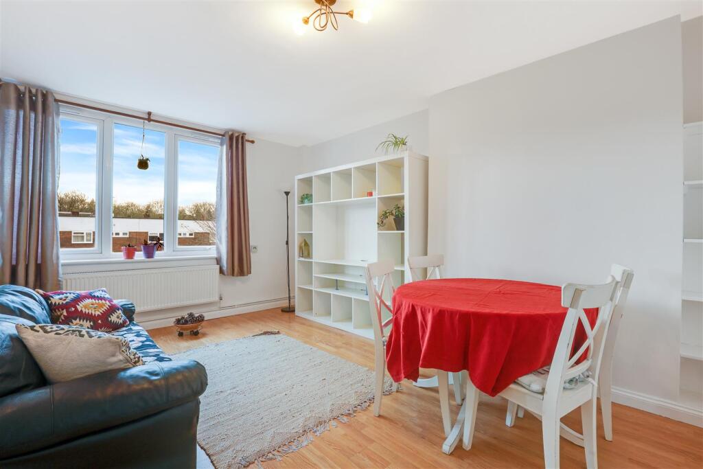 3 bed Duplex for rent in Streatham. From Madison Brook - Lewisham