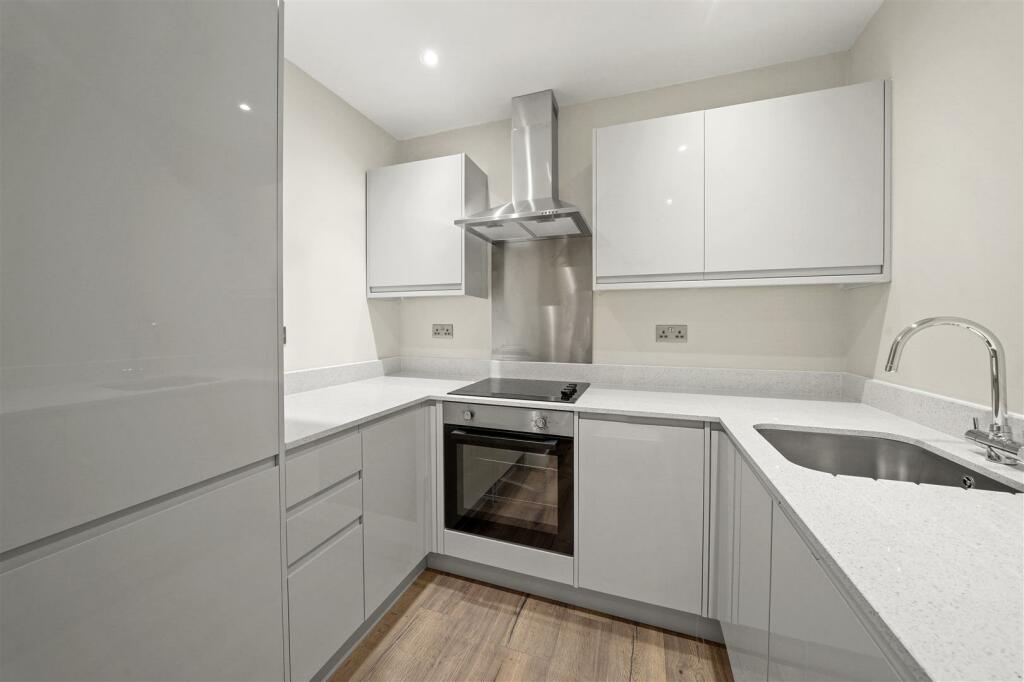 2 bed Apartment for rent in Feltham. From Madison Brook - Twickenham