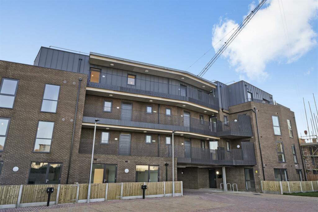 1 bed Flat for rent in Hounslow. From Madison Brook - Twickenham