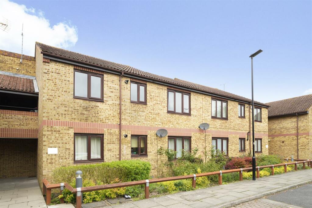 1 bed Flat for rent in Feltham. From Madison Brook - Twickenham
