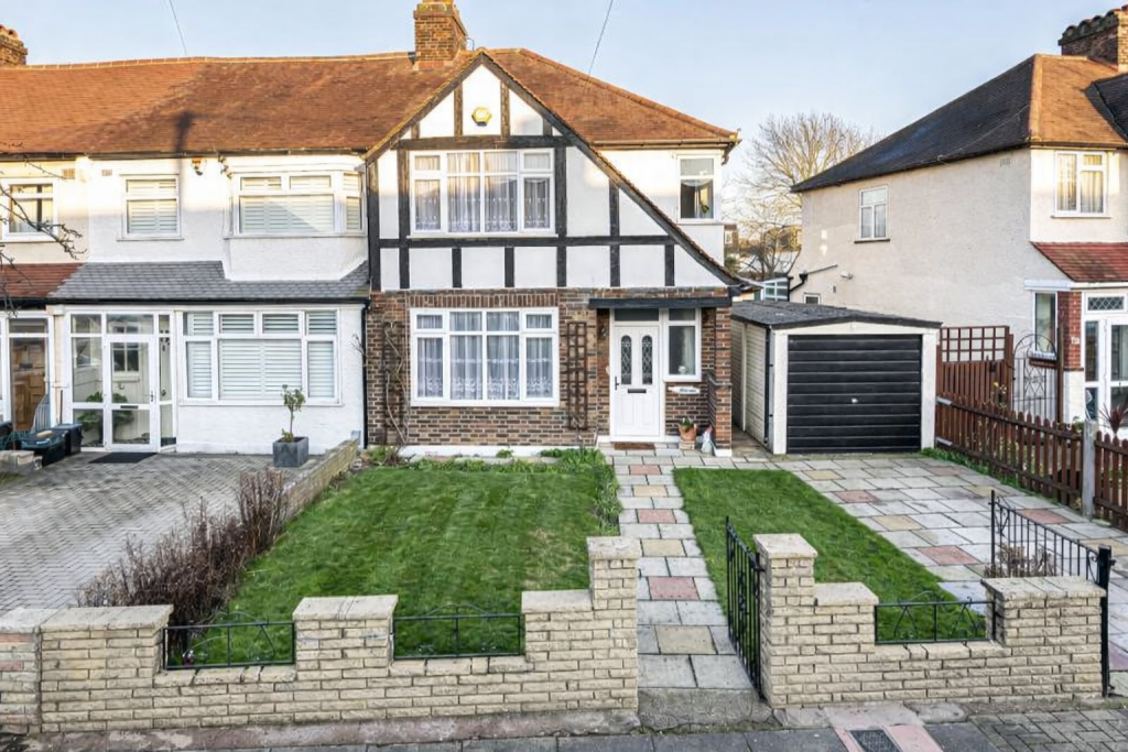 3 bed Semi Detached for rent in Beckenham. From Mann Lettings - Beckenham