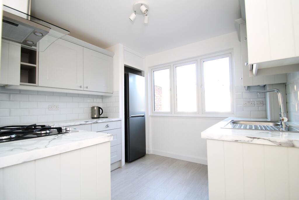 3 bed Detached for rent in Beckenham. From Mann Lettings - Beckenham 3 bed Detached for rent in Beckenham. From Mann Lettings - Beckenham