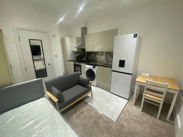 4 bed 1st Floor Flat for rent in Ruxley. From Mann - Swanley