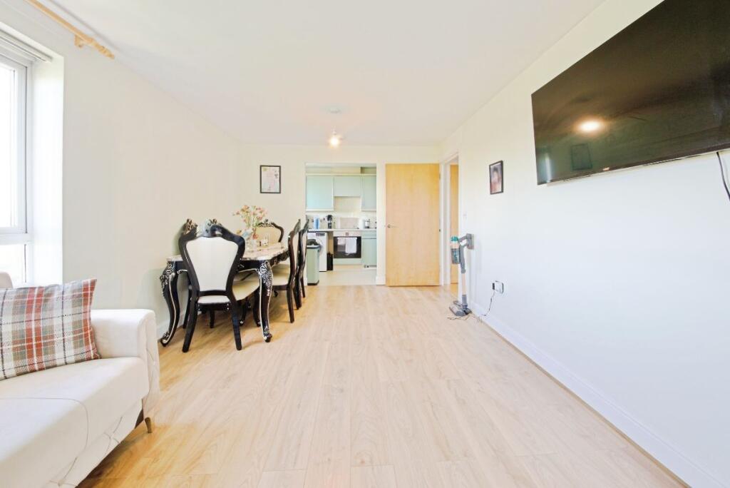 2 bed 1st Floor Flat for rent in London. From Mark Anthony - London