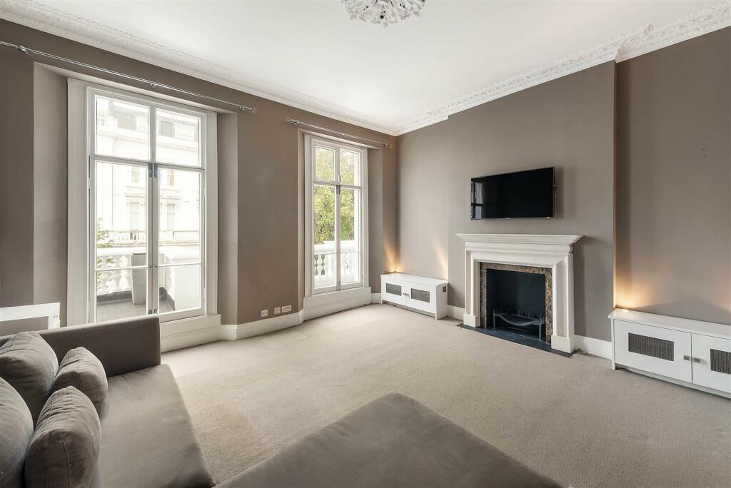 2 bed Apartment for rent in Chelsea. From Mark Tunstall Property