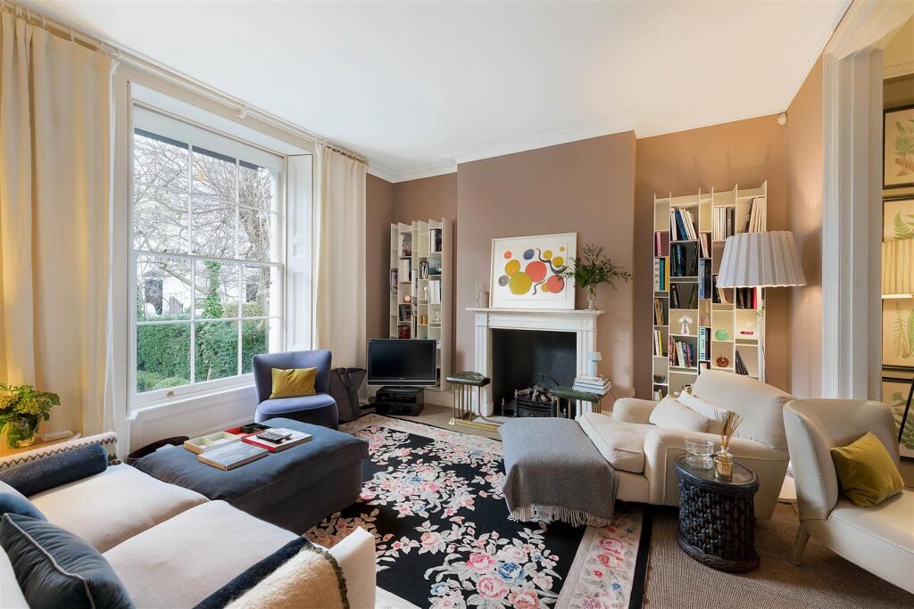 3 bed Detached for rent in Chelsea. From Mark Tunstall Property