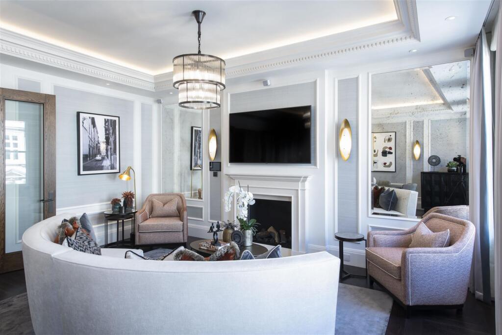 2 bed Apartment for rent in Kensington. From Mark Tunstall Property