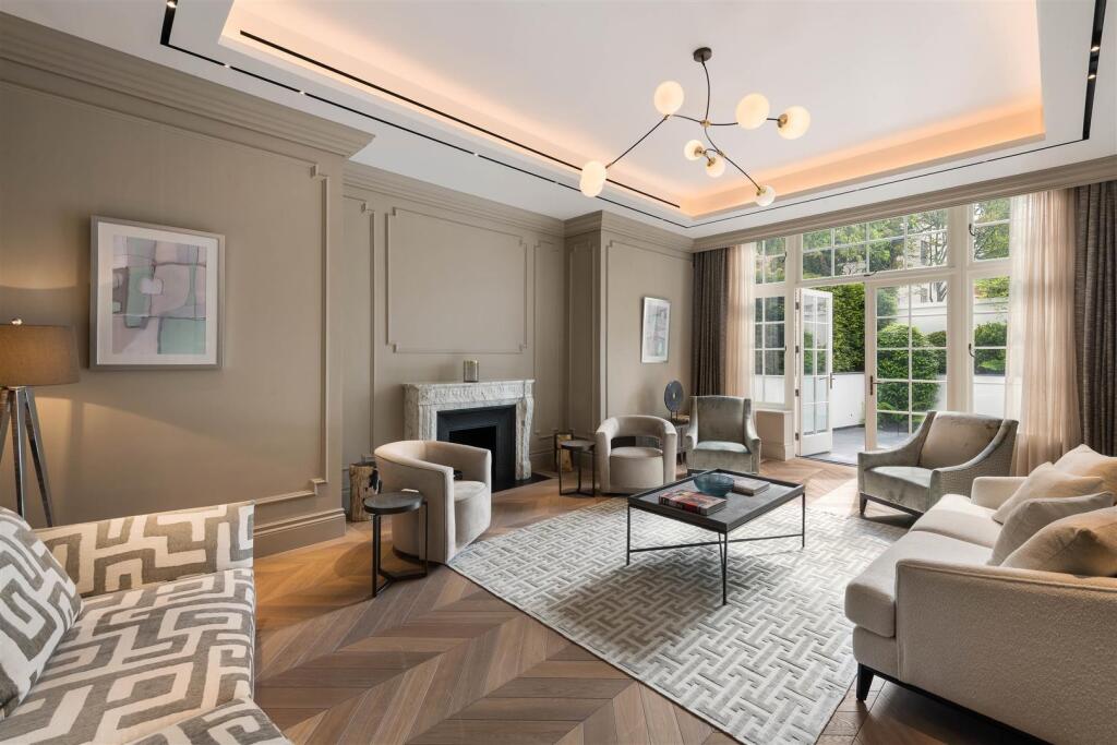 6 bed Detached for rent in Kensington. From Mark Tunstall Property