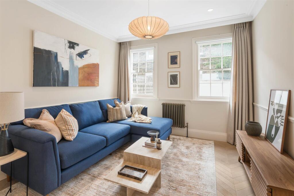 3 bed Detached for rent in Chelsea. From Mark Tunstall Property 3 bed Detached for rent in Chelsea. From Mark Tunstall Property