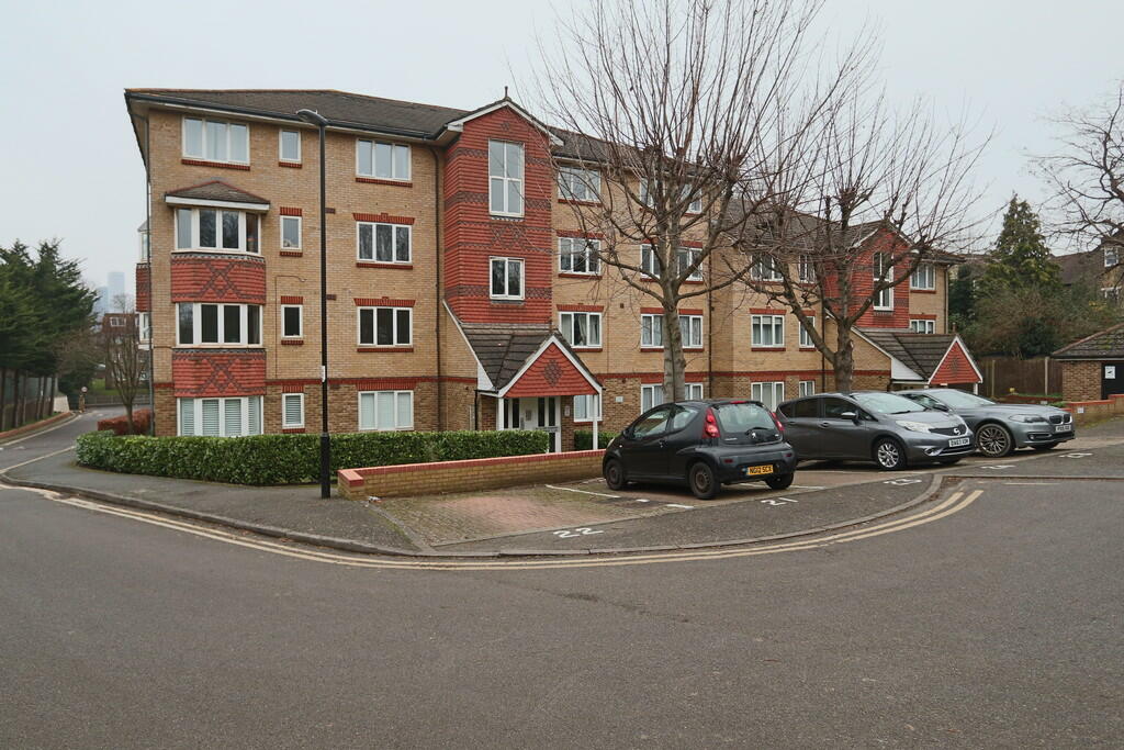 2 bed Apartment for rent in Croydon. From Mark Youll