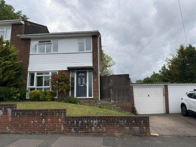 3 bed Semi Detached for rent in Coulsdon. From John Brown Mark Youll - Old Coulsdon 3 bed Semi Detached for rent in Coulsdon. From John Brown Mark Youll - Old Coulsdon