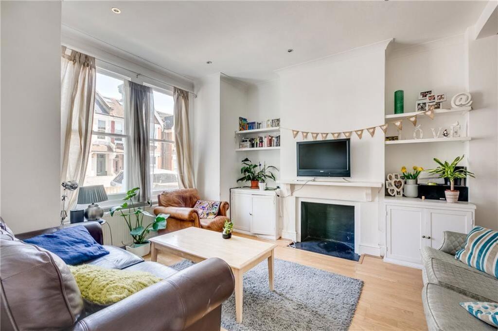 4 bed Detached for rent in Clapham. From Marsh & Parsons - Balham & Clapham South