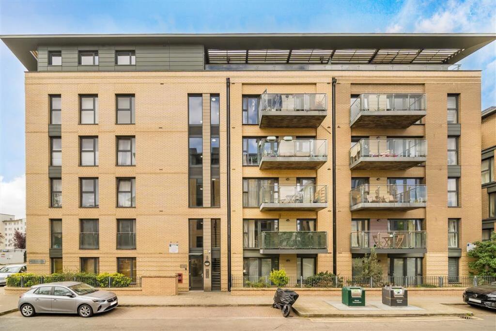 2 bed 1st Floor Flat for rent in Clapham. From Marsh & Parsons - Balham & Clapham South