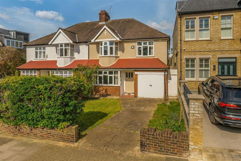 3 bed Detached for rent in Clapham. From Marsh & Parsons - Balham & Clapham South