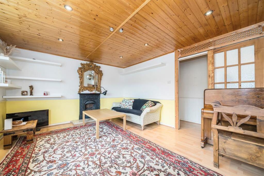 2 bed 1st Floor Flat for rent in Clapham. From Marsh & Parsons - Balham & Clapham South