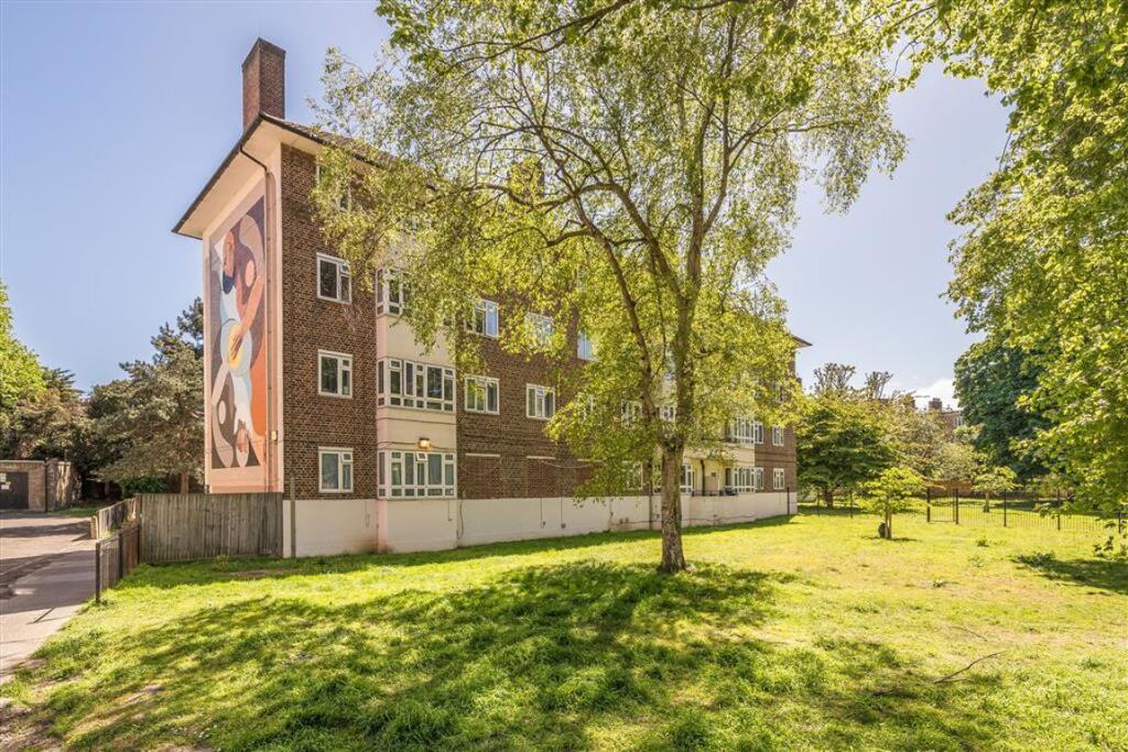 1 bed 1st Floor Flat for rent in Clapham. From Marsh & Parsons - Balham & Clapham South