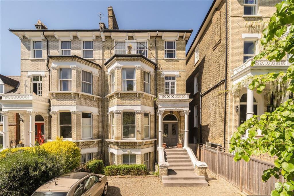 2 bed 1st Floor Flat for rent in Clapham. From Marsh & Parsons - Balham & Clapham South
