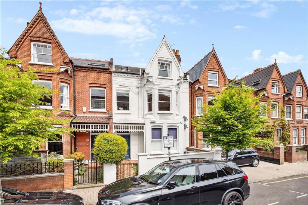 2 bed 1st Floor Flat for rent in Clapham. From Marsh & Parsons - Balham & Clapham South