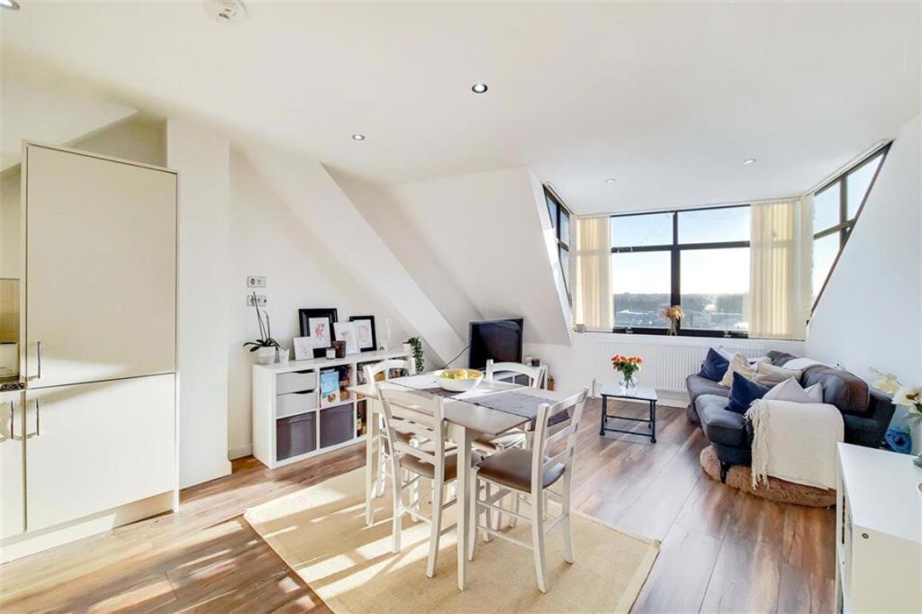 2 bed 1st Floor Flat for rent in Streatham. From Marsh & Parsons - Balham & Clapham South 2 bed 1st Floor Flat for rent in Streatham. From Marsh & Parsons - Balham & Clapham South