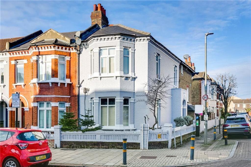 1 bed 1st Floor Flat for rent in Clapham. From Marsh & Parsons - Balham & Clapham South
