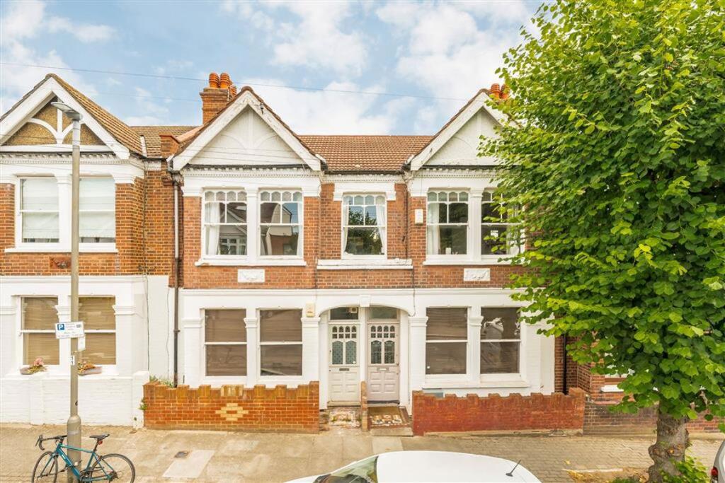3 bed Annexe for rent in Clapham. From Marsh & Parsons - Balham & Clapham South