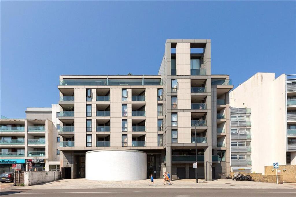 2 bed 1st Floor Flat for rent in Clapham. From Marsh & Parsons - Balham & Clapham South