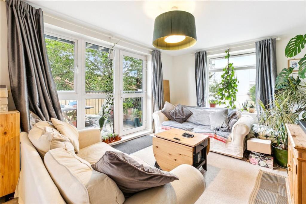 3 bed 1st Floor Flat for rent in Clapham. From Marsh & Parsons - Balham & Clapham South 3 bed 1st Floor Flat for rent in Clapham. From Marsh & Parsons - Balham & Clapham South
