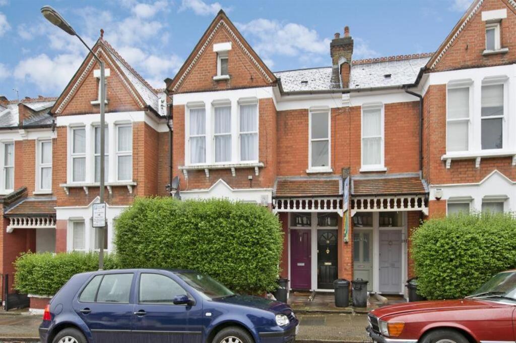 3 bed 1st Floor Flat for rent in Clapham. From Marsh & Parsons - Balham & Clapham South 3 bed 1st Floor Flat for rent in Clapham. From Marsh & Parsons - Balham & Clapham South