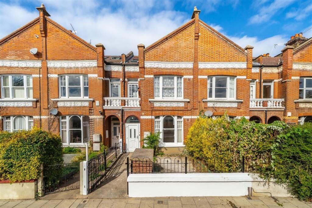 2 bed 1st Floor Flat for rent in Clapham. From Marsh & Parsons - Balham & Clapham South