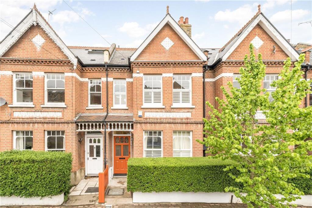 1 bed 1st Floor Flat for rent in London. From Marsh & Parsons - Balham & Clapham South